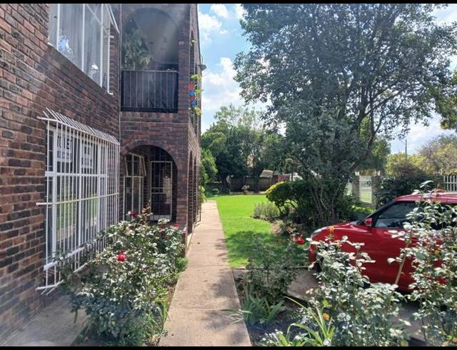 2 BEDROOM TOWNHOUSE FOR SALE IN THREE RIVERS